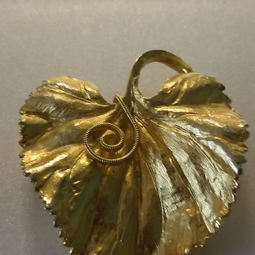 Vintage goldtone brooch - Picture 4 of 8